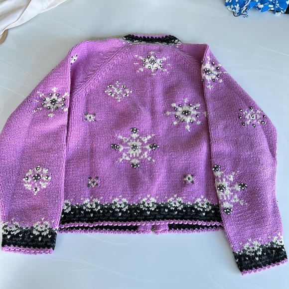 Islandic Design Sweater size M - Picture 4 of 5